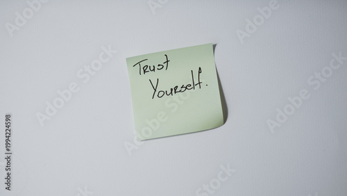 Konstfotografi Trust yourself handwritten note on sticky paper minimal concept