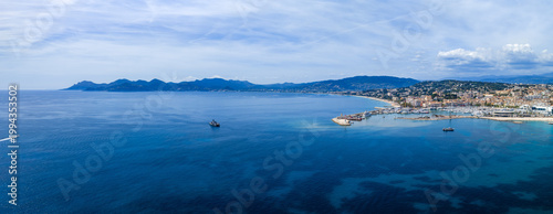 Canvastavla Aerial view of the Bay of Cannes, France, with La Croisette, Palais des Festivals, Carlton Hotel, beach clubs, boats on turquoise water, and the Massif de l Esterel