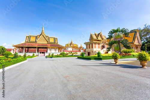 Schilderij op canvas Royal Palace and Silver Pagoda Complex in Phnom Penh, Cambodia