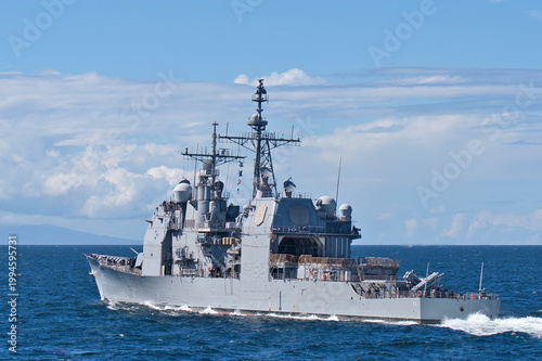 United States Navy USS Antietam (CG-54), Ticonderoga-class guided-missile cruiser sailing in Tokyo Bay, Japan.