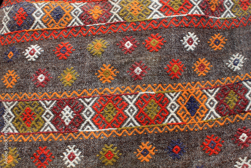 Foto Hand-woven antique wool rug. Turkish rug.