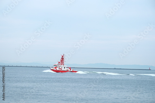 憧れの港町・神戸クルージング。青い海と都会のランドマークを巡るロマンチックな旅