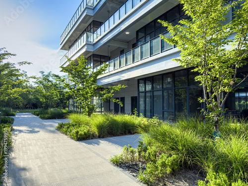 Modern Architectural Design Meets Lush Greenery in Urban Living Spaces