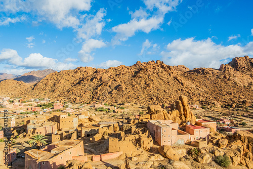 Foto Small village with houses, mountains and large stone blocks, Morocco, in Tafraou