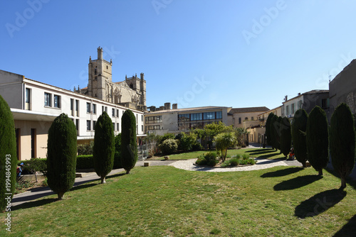 Fotografie Narbonne Cathedral from the Vicomte Gardens, France