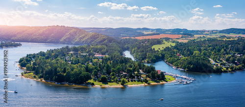 Obraz na płótnie View of Slapy in Czechia showcasing the peaceful lake and surrounding lush greenery on a sunny day