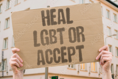 Foto "Heal LGBT Or Accept" mental health research confirms acceptance of LGBTQ identity yields better outcomes than therapy