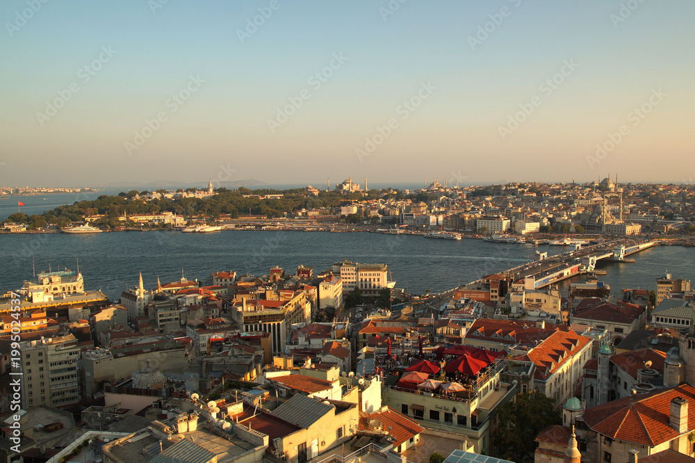 Naklejka premium Istanbul Cityscape with Galata Bridge and Historic Mosques at Sunset, Turkey