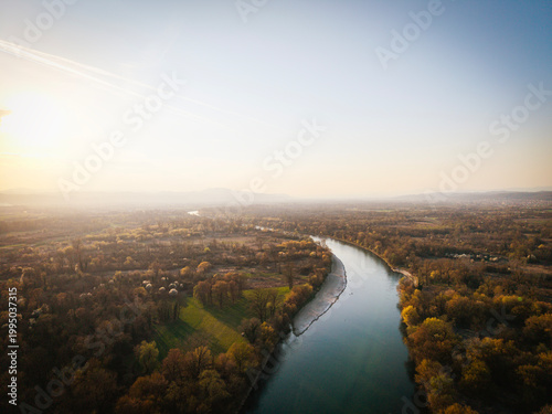 Foto Aerial view of Sava river sandbank surrounded by the densly covered forest area