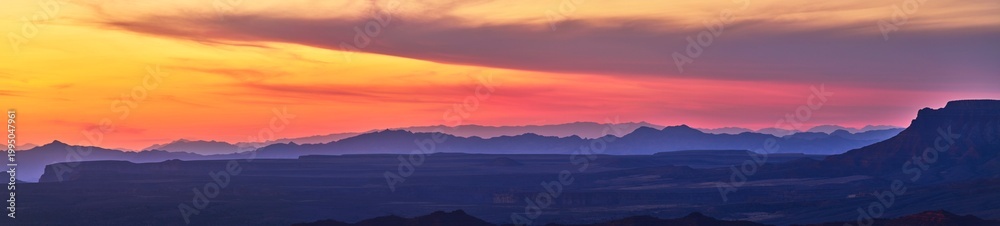 Fototapeta premium Grand Canyon Layers at Sunset with Twin Point Overlook and Vibrant Arizona Sky