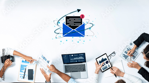 Foto Concept of digital communication and correspondence