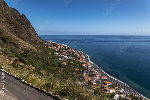 Konstfotografi Paul do Mar (Ile de Madère, Portugal, Océan atlantique) - Vue aérienne du villag