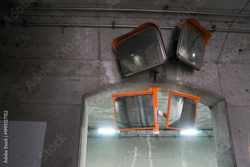 アンダーパスの歩行者用通路