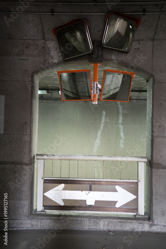 アンダーパスの歩行者用通路