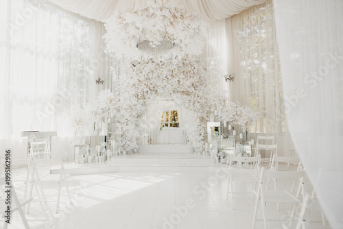 Bild auf Leinwand Bright White Floral Ceremony Hall With Towering Flower Arch And Minimalist Altar
