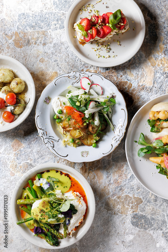 Healthy brunch set with bowls and toast
Breakfast dishes assortment with fresh ingredients
Top view of healthy food plates and bowls