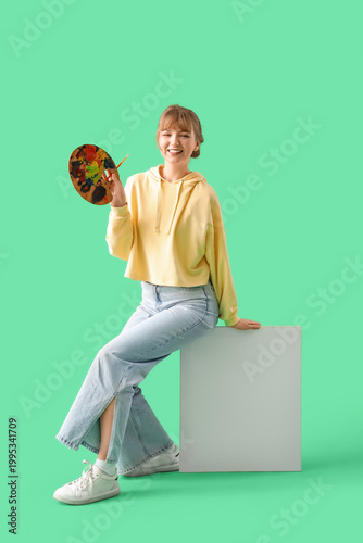 Female artist with paint pa...
