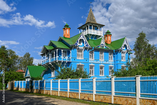 Tableau sur toile Carved wooden building of the Holy Temperance Society in Vyritsa, Leningrad regi