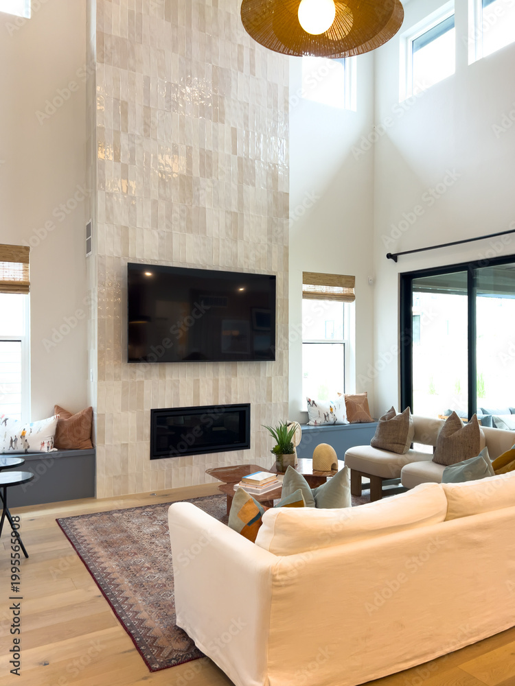 Obraz premium Contemporary Living Room with Fireplace and TV