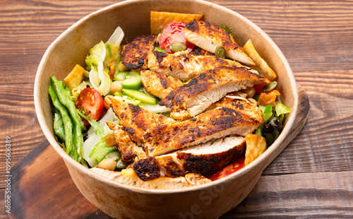 Canvastavla Salad and grilled chicken prepared for healthy nutrition