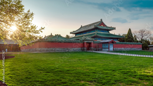 Fotografie Morning Sunlight Over Traditional Chinese Architecture