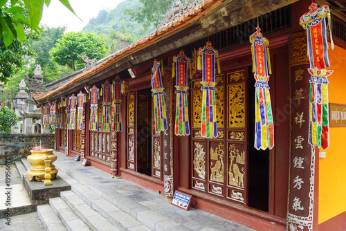 Fotografija The Perfume Pagoda, A significant Buddhist Pilgrimage site in Vietnam