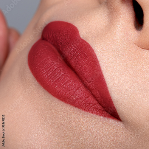 Fotografía Red matte lipstick on lips macro close up bold beauty look
