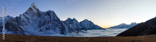 Fotografie mount Ama Dablam peak sun Nepal Himalaya mountain