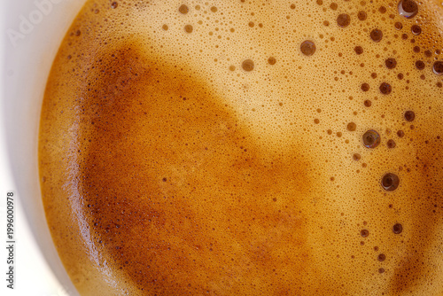 Foto Espresso crema background Close-up top view Golden brown coffee foam with bubble