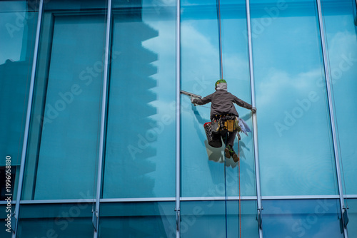 Skyscraper window cleaner