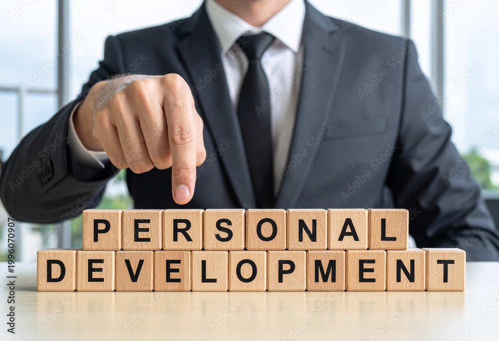 Obraz premium Personal Development - Geschäftsmann zeigt auf das Wort 