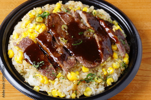 牛ステーキとガーリックライス弁当