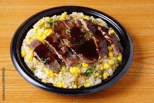 牛ステーキとガーリックライス弁当