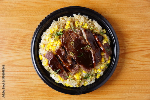 牛ステーキとガーリックライス弁当