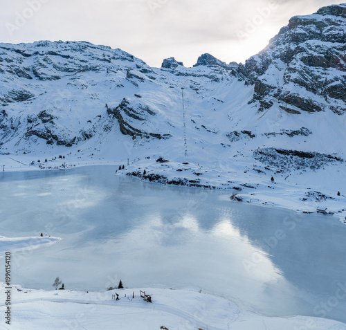 Slika na platnu Trübsee bei Dämmerung - Jochpass - Engelberg Region