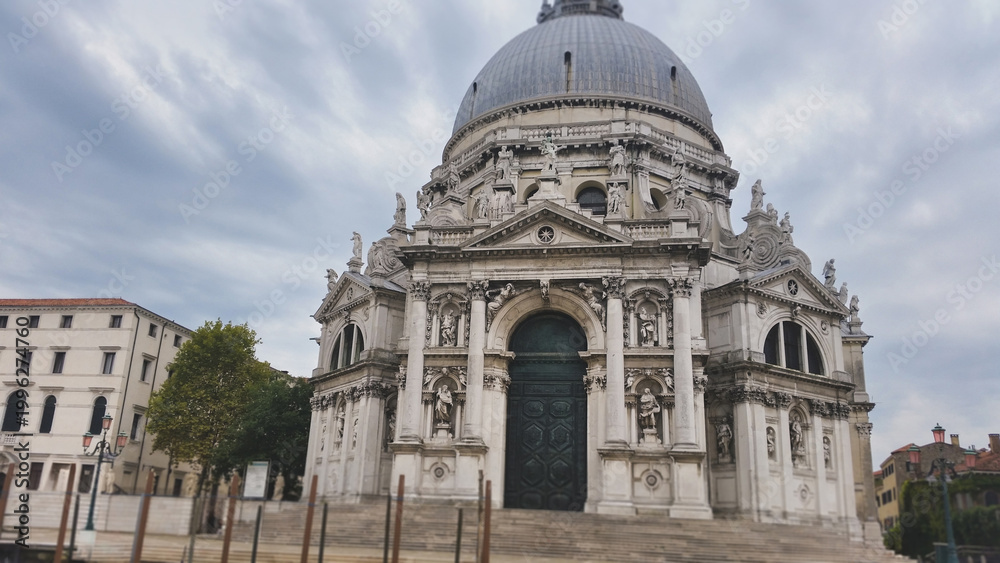 Fototapeta premium The grand Baroque facade and massive dome of the Basilica di Santa Maria della Salute in Venice