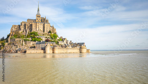 Le Mont-Saint-Michel en marée haute en France