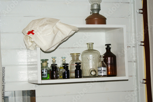 Quadro em tela Retro glass vials and storage boxes from World War II, 1941-1945