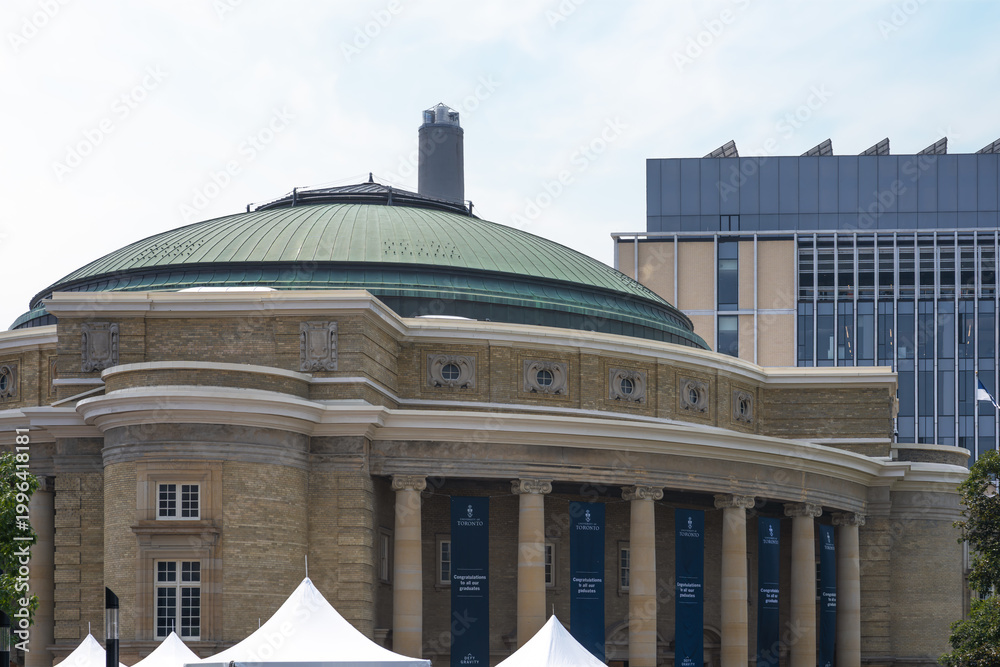 Fototapeta premium Convocation Hall at University of Toronto - Campus St. George - Toronto, Ontario, Canada