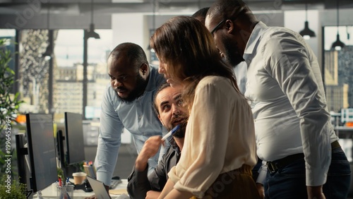 Fotografía Employees reviewing charts and diagrams during a project briefing
