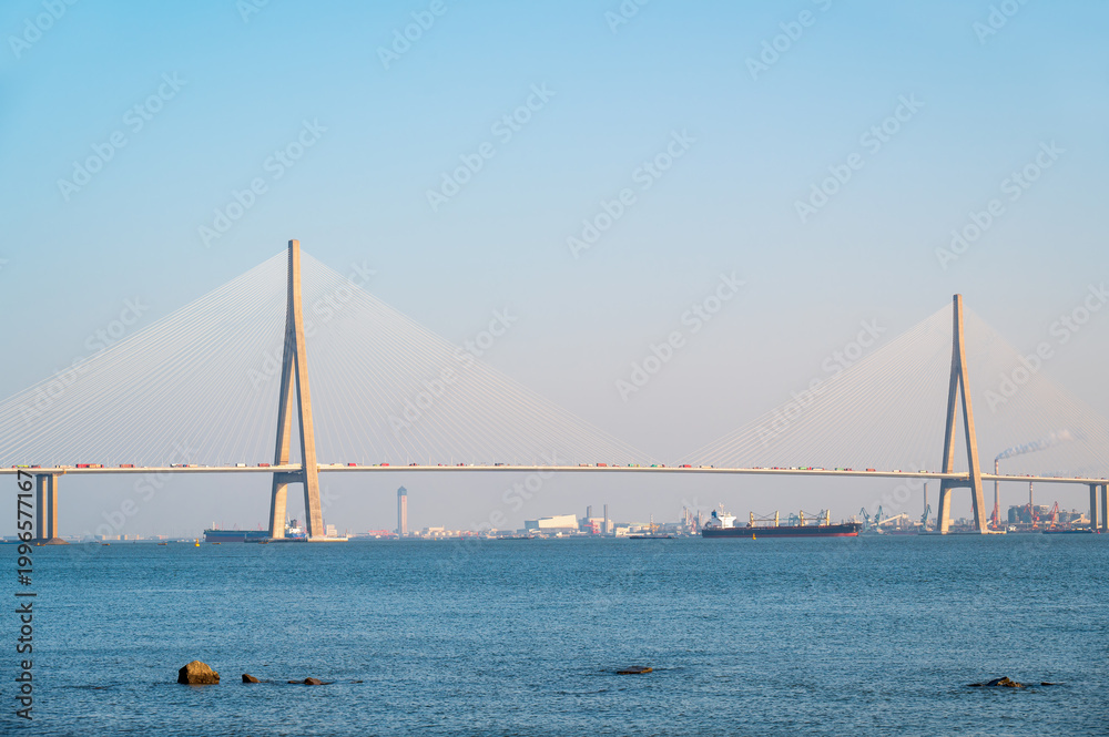 Obraz premium Natural scenery of the bridges spanning the Yangtze River in Jiangsu, China