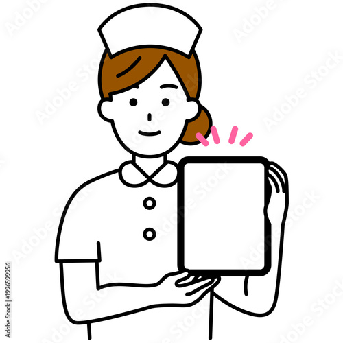 タブレットの画面を見せる女性看護師