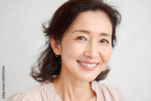 自然で健康的な白い歯の日本人女性（審美歯科・エイジングケア）｜Mature Japanese woman with natural white teeth, dental care concept