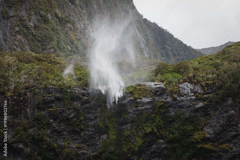 Obraz premium Strong wind makes the waterfall dancing