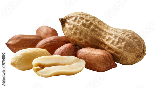Konstfotografi Raw peanuts in shells and split kernels close-up