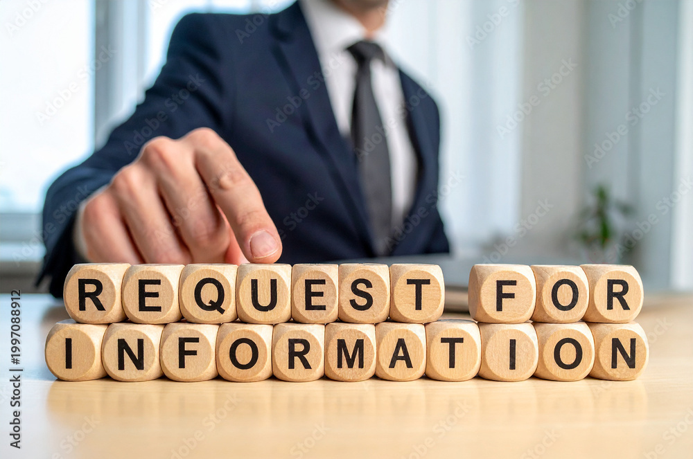 Obraz premium Request for Information - Geschäftsmann zeigt auf den Text 