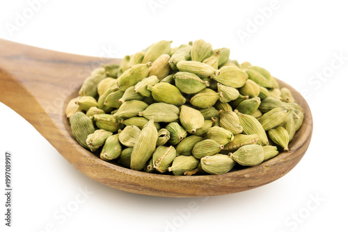 Wooden spoon with cardamom ...