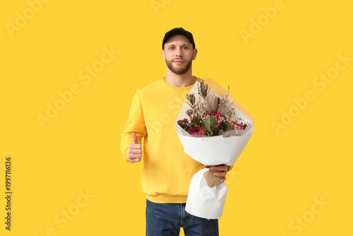 Young delivery man with bou...