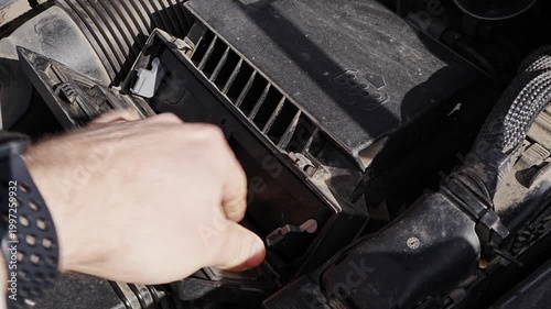 How to replace an air filter in a car quickly and easily