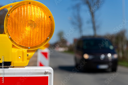 Flashing light at a roadside construction site with oncoming traffic - 5164
